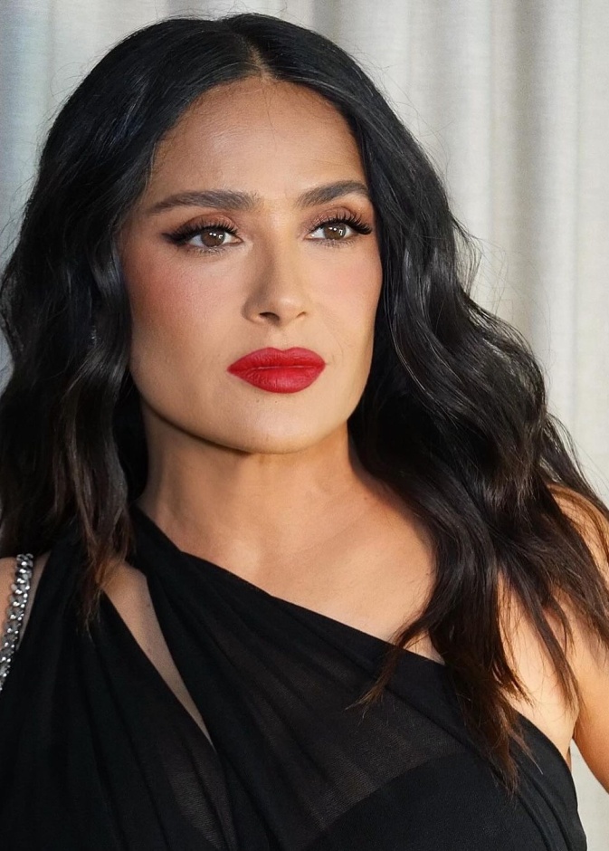 اخترنا لكِ أجمل قصات الشعر المتوسط لموسم 2024