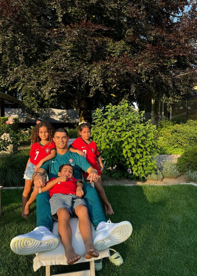 رونالدو وابنائه
