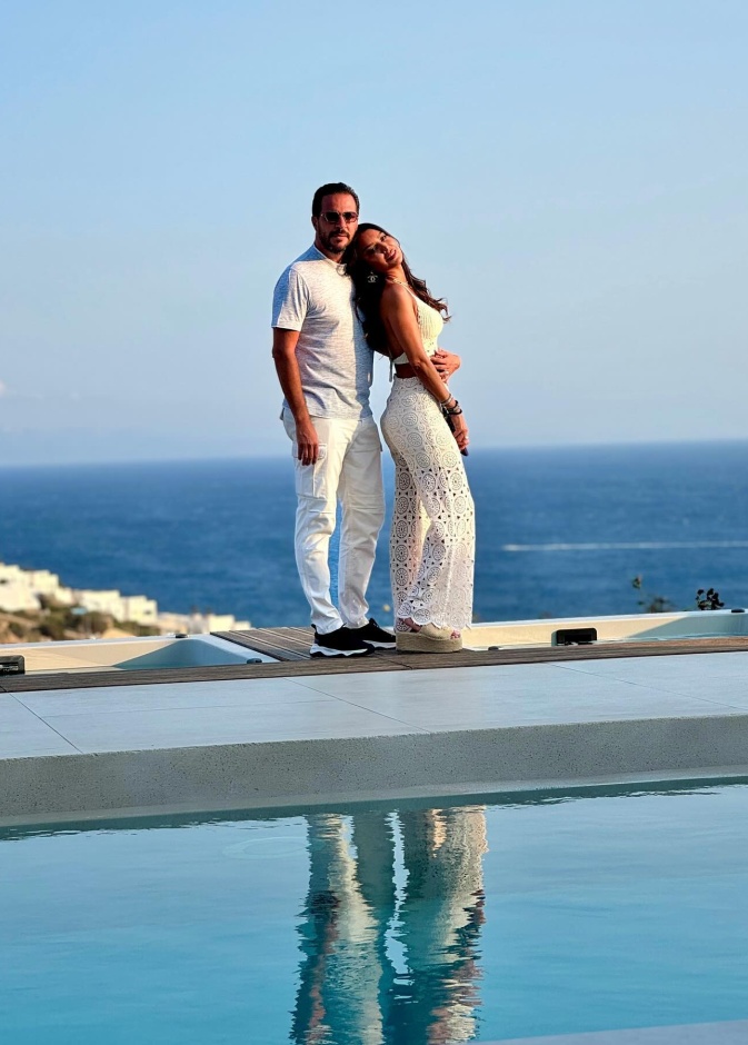 إطلالات أمل بوشوشة برفقة زوجها ...أناقة متناغمة تعكس قصة حبهما