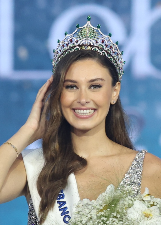 ندى كوسا ملكة جمال لبنان للعام 2024 وهذه تفاصيل حفل انتخابها وإطلالتها