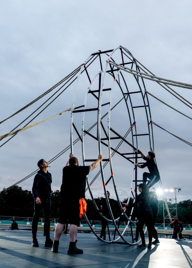 اكتشفوا المصمم المسؤول عن إطلالات الحفل الختامي في أولمبياد باريس 2024