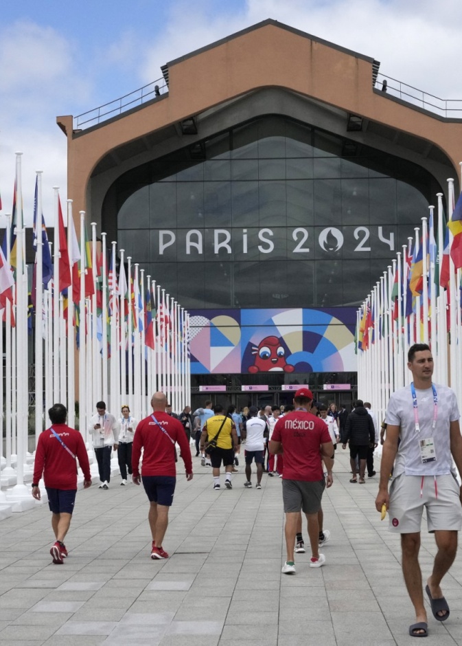 800 هي عدد الأمتار المربعة المخصصة للترفيه للرياضيين  في القرية الأولمبية الفرنسية