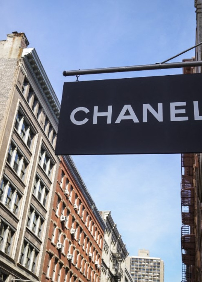CHANEL من أشهر دور الأزياء الفرنسية في العالم