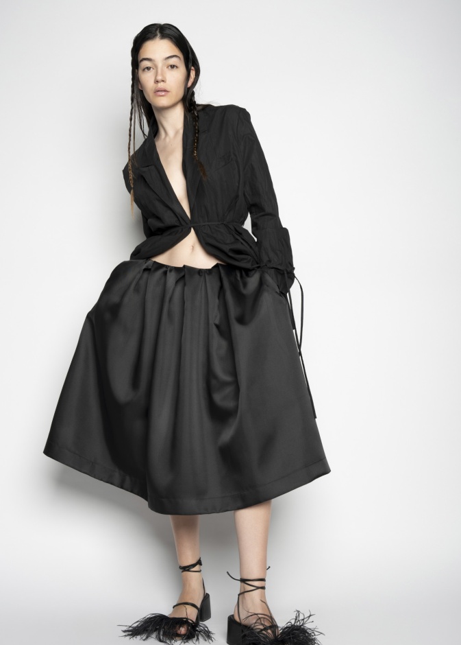 إطلالة من Marques Almeida