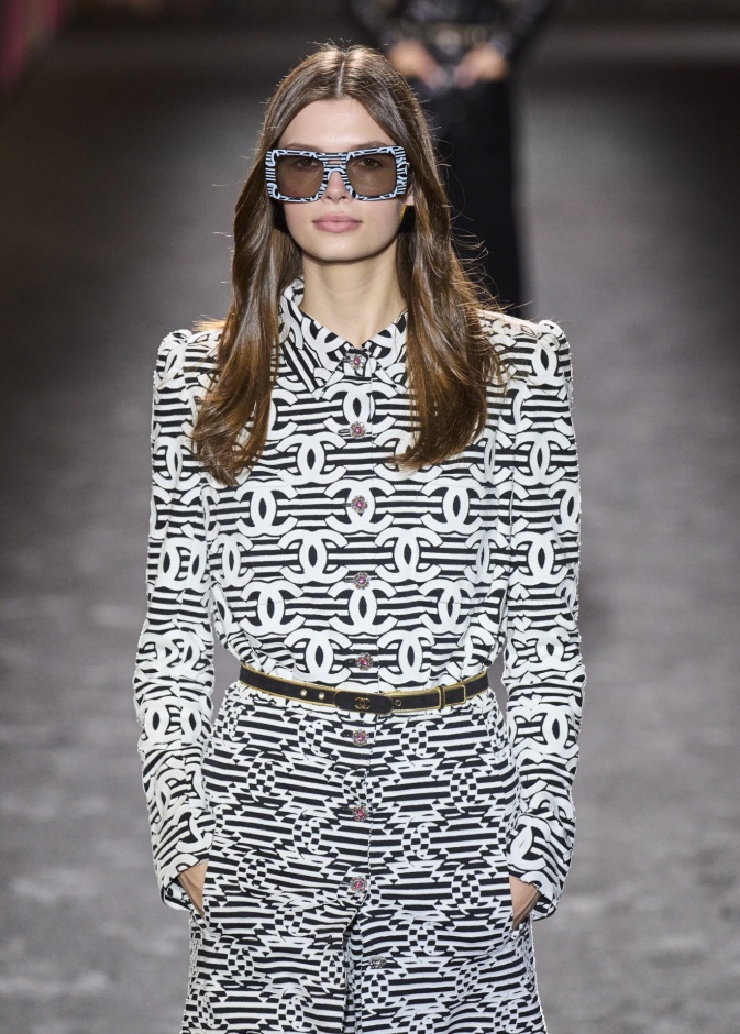 نظارات تتناسب مع الملابس من Chanel 