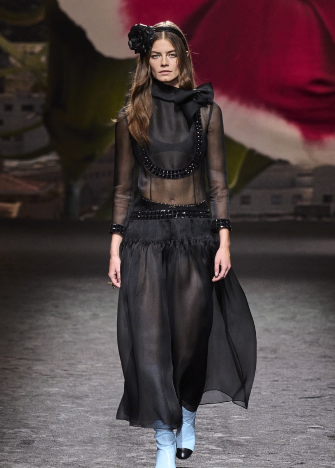 جرأة تنانير التول في إطلالاتك اليومية