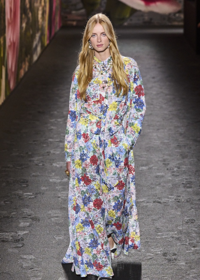 أأفكار غير تقليدية لتتألقي في أولمبياد باريس 2024 بفساتين مطبعة بالورود