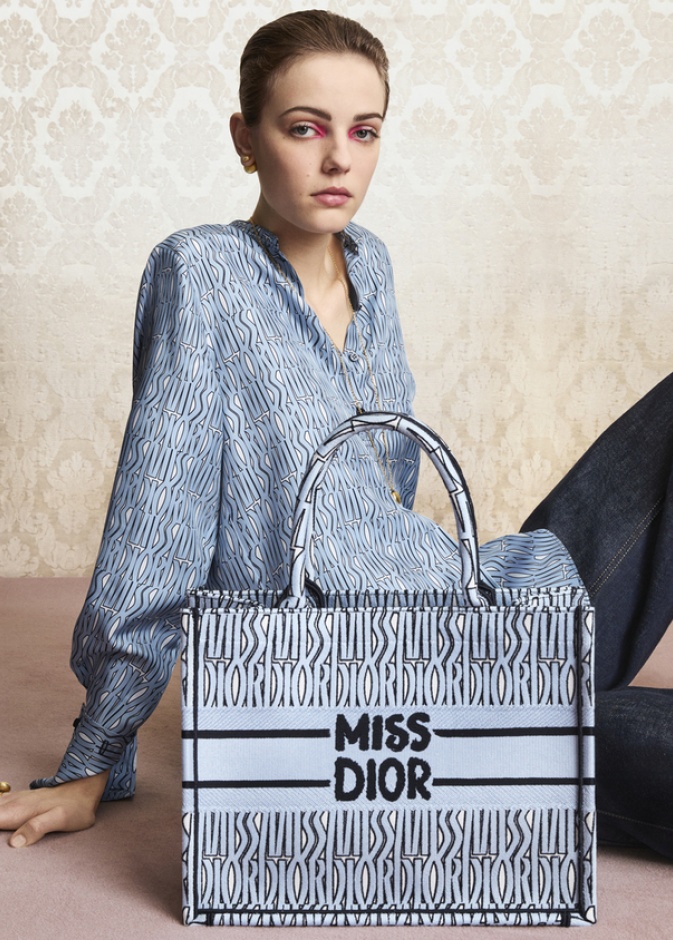 مجموعة الألبسة الجاهزة لموسم خريف وشتاء 2024-2025