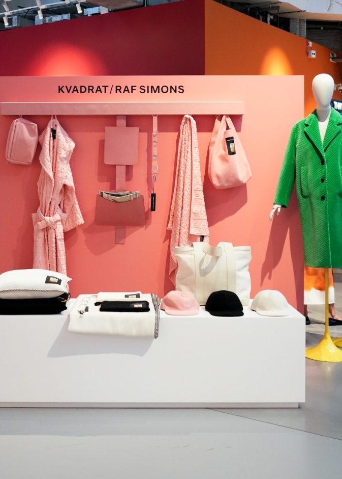 The Shaker System وليدة تعاون جديد يجمع Kvadrat و Raf Simons... Stine Weinkouff لـ"هي": تقدير متبادل للحرفية والتصميم الرائعين