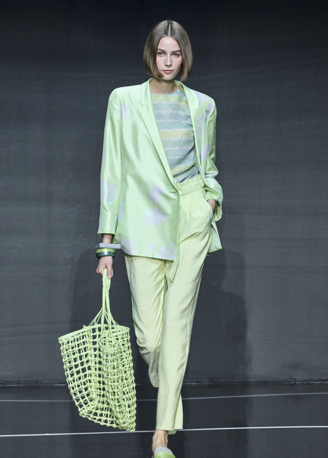 البدلات الخضراء الفاتحة أجدد صيحات الموضة التي لا تزول