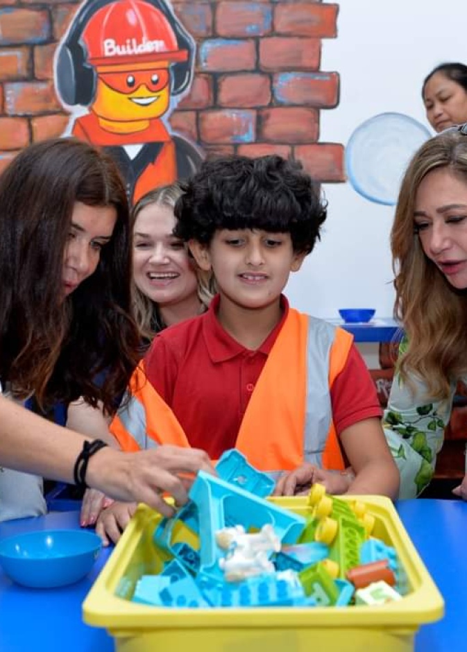 لقطات جمعت ليلي علوى وغادة عادل بالاطفال أصحاب الهمم