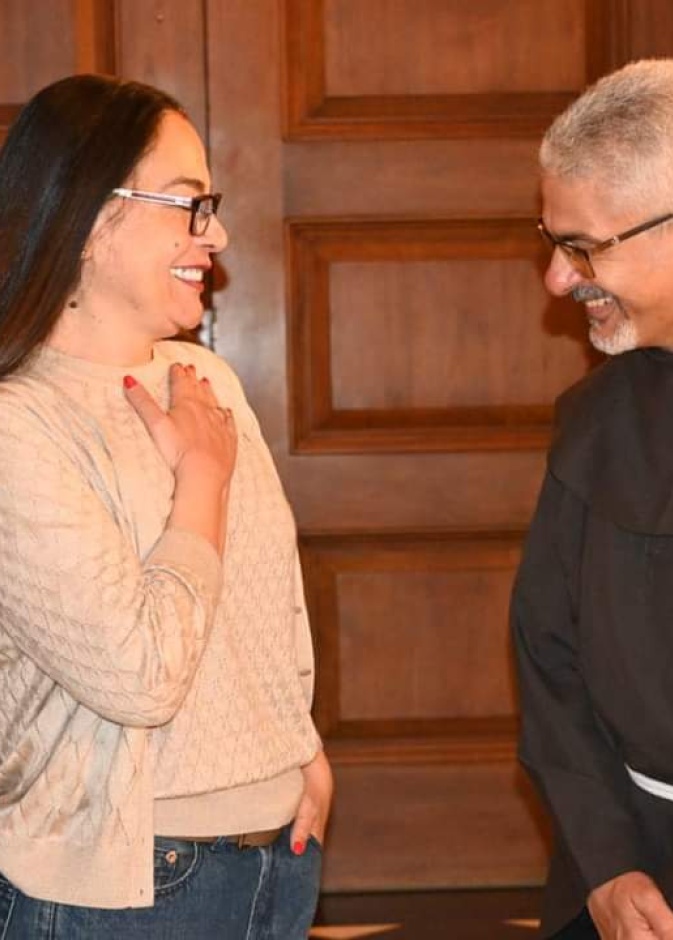 الأب بطرس دانيال يلتقي شريهان 