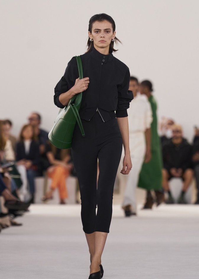 التوبات الرياضية موضة أساسية لحضور مباريات الألعاب الأولمبية عام 2024