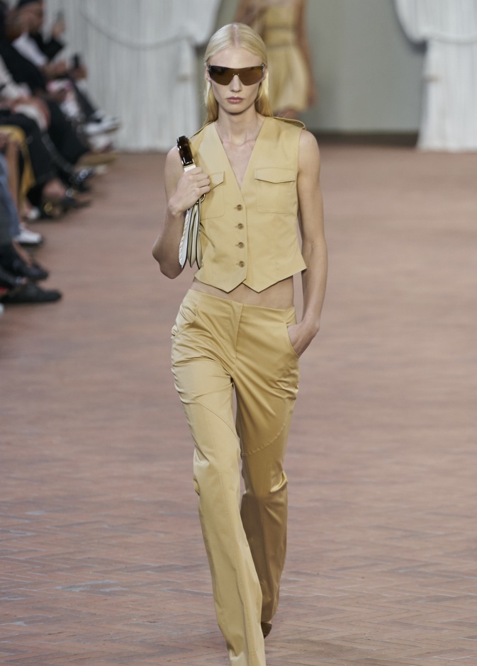 ستايل جديد في عالم الأناقة اليومية مع الفيست الملفتة