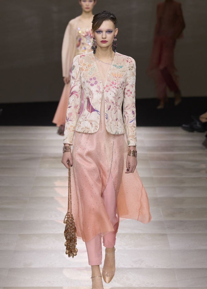 أخطفي الأضواء بموضة البلايزر القصيرة