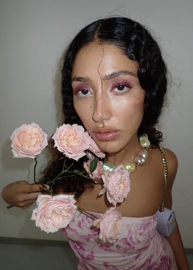 خاص "هي": المؤثرة هدى شاهين تختار عناصر لا تستغني عنها في أسلوب حياتها 