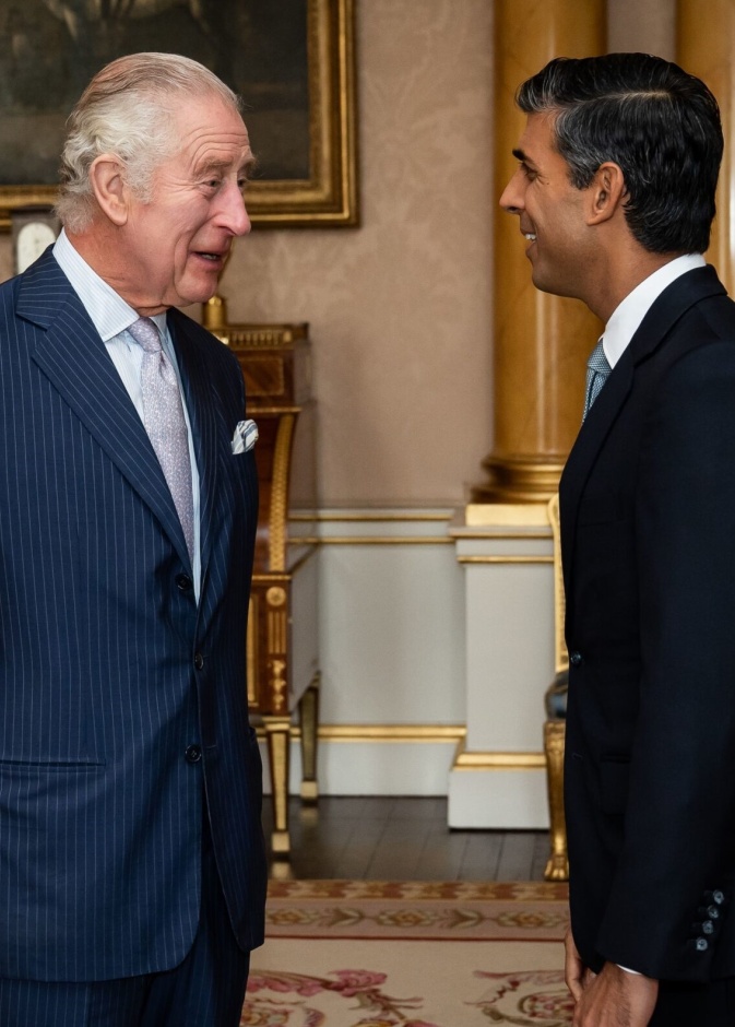 الملك تشارلز و رئيس الوزراء السابق ريشي سوناك