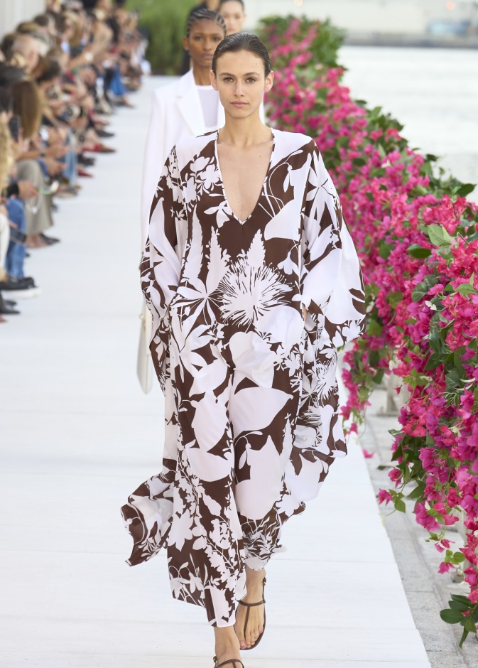 إطلالة من Mickael Kors