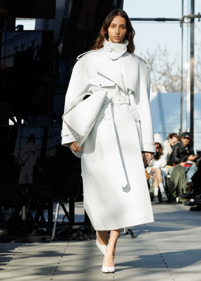 تشكيلة Stella McCartney للألبسة الجاهزة لموسم شتاء 2024