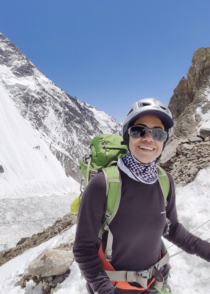 الرياضية نظيرة بنت أحمد الحارثي أول امرأة عمانية تتسلق جبل إيفرست لـ"هي": يسعدني تسلق الجبال واحتراف هواية غنية بالتحديات