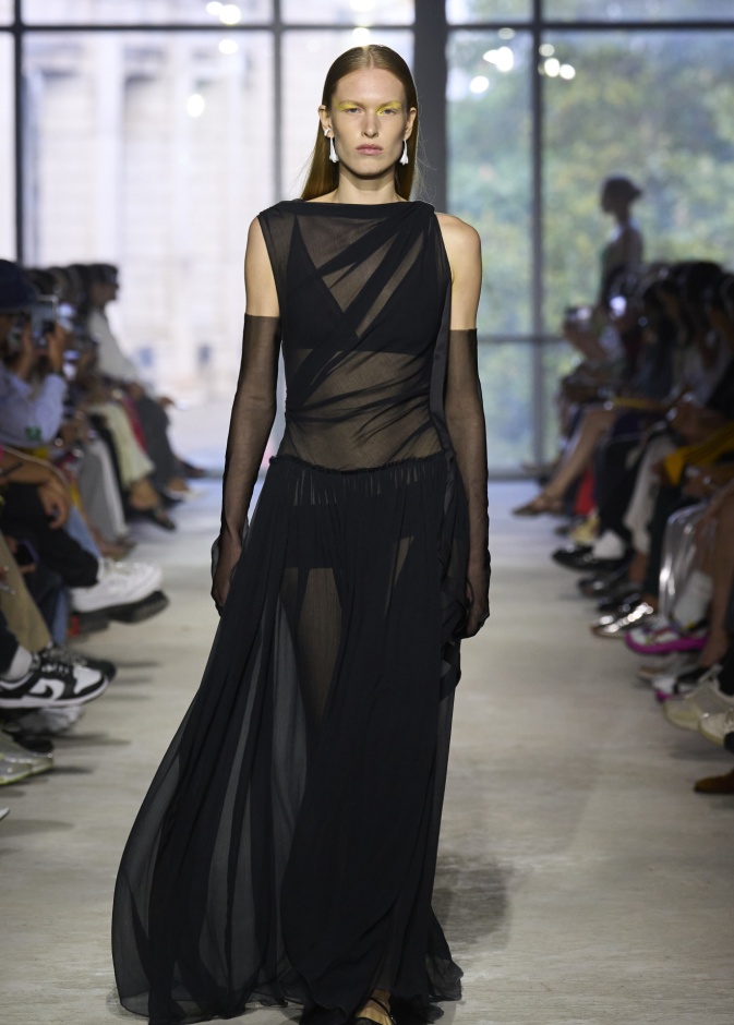 فساتين الشيفون الخيار الأكثر أنوثة عبر الزمن