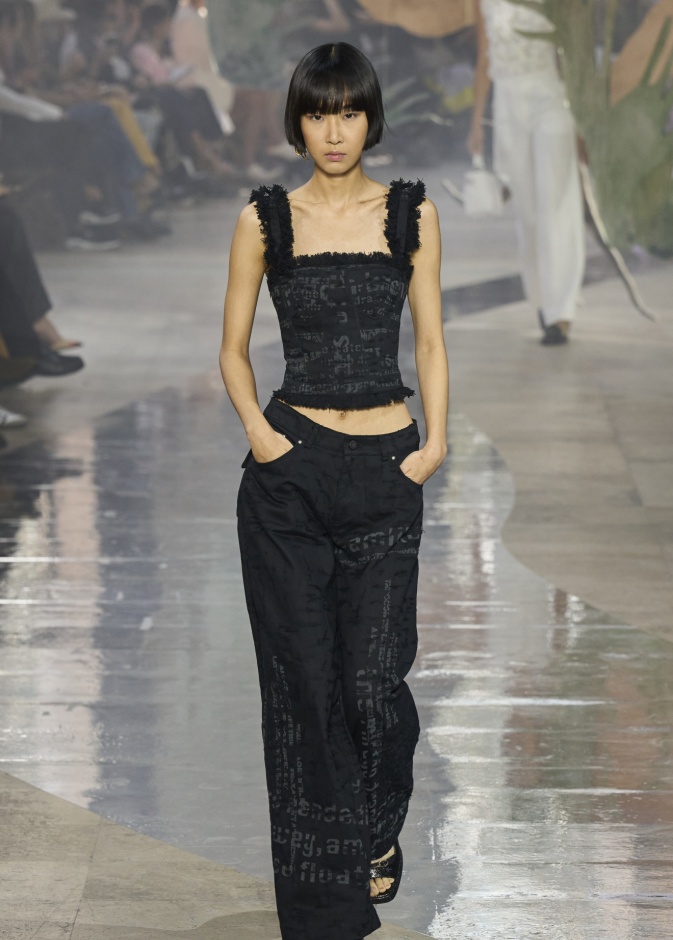 تنسيق البنطلون الواسع بشكل كلاسيكي من Shiatzy Chen