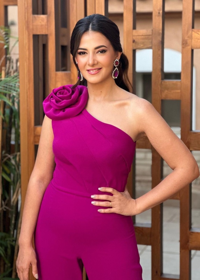 دنيا سمير غانم في جلسة تصوير حديثة 