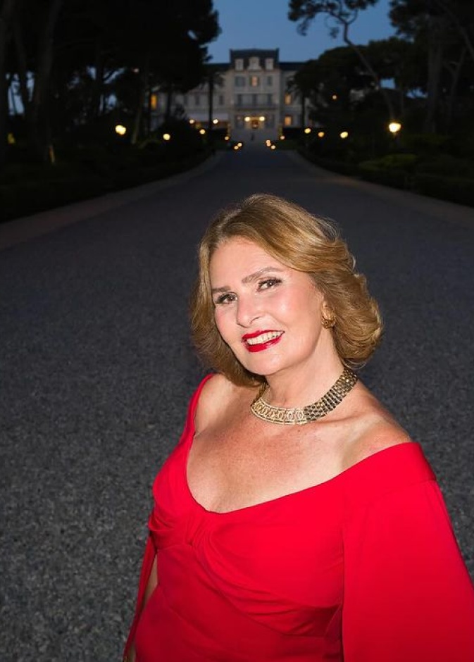 إطلالة يسرا في إحدى فاعليات مهرجان كان السينمائي