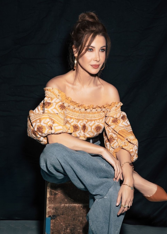 نانسي عجرم تتألق في جلسة تصوير حديثة 