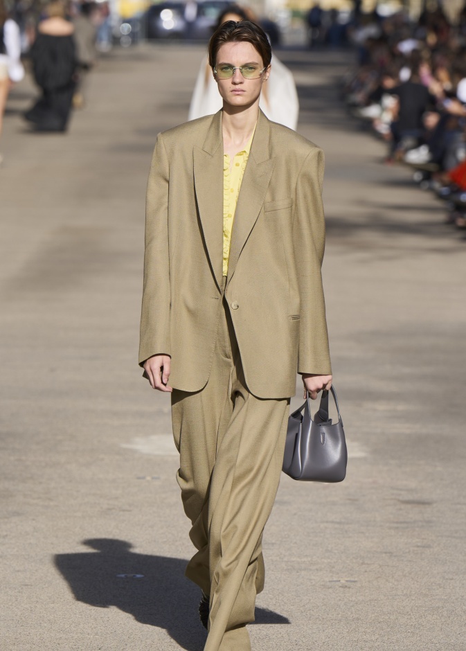 إطلالة من Stella McCartney