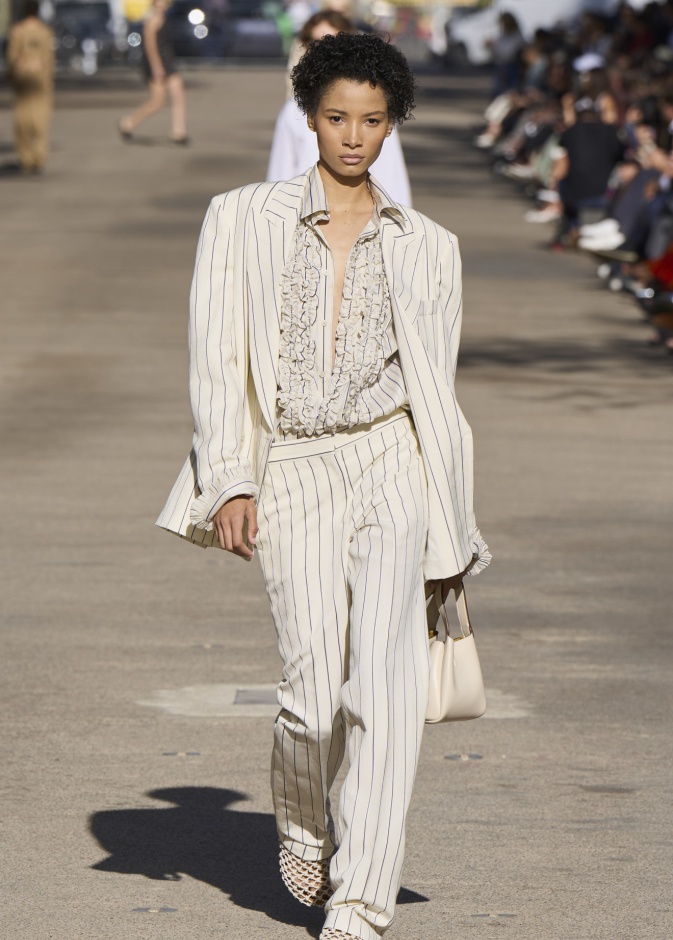 إطلالة من Stella McCartney