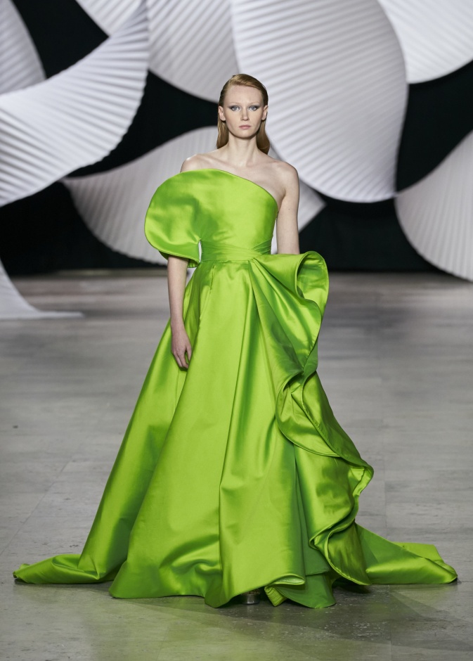 اجمل موديلات فساتين سهرة باللون الاخضر 2024 تبرز جمالك