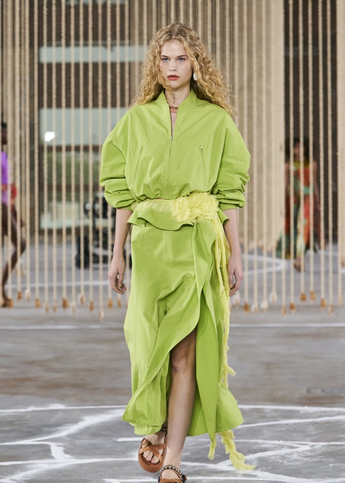 اللون الأخضر الفاتح بكافة تدرجاته نجم إطلالات الصيف