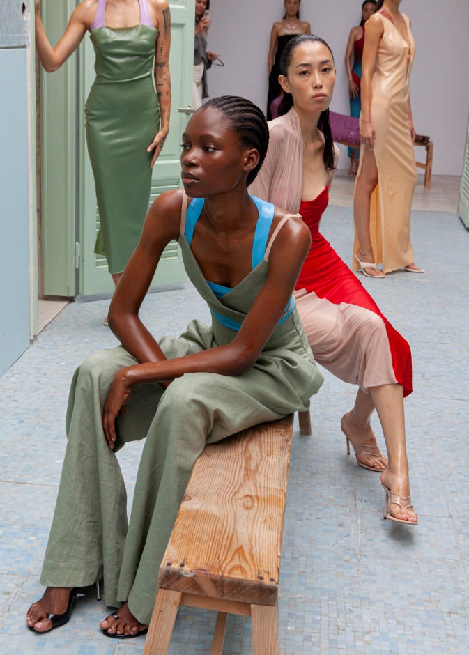 إطلالة من Alessandro Vigilante