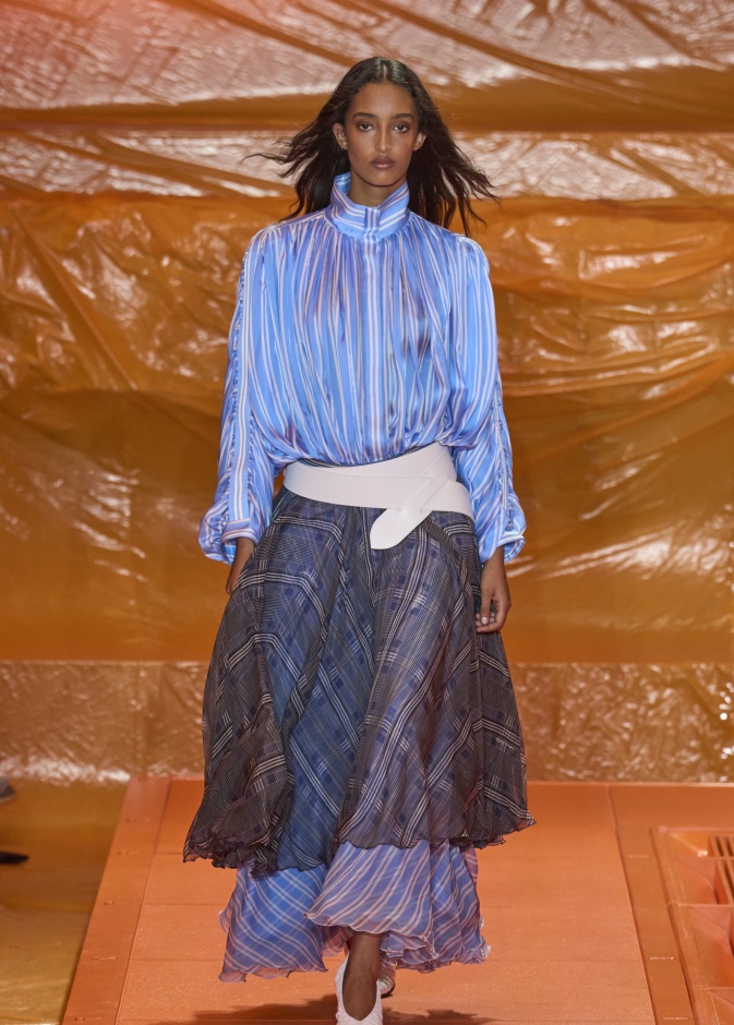 إطلالة من Louis Vuitton