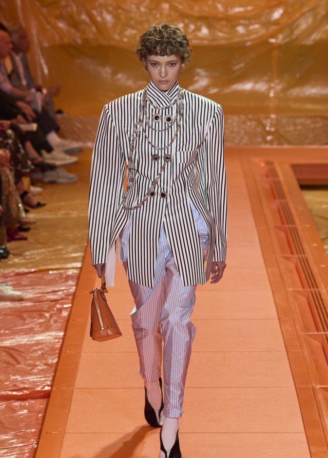 إطلالة من Louis Vuitton