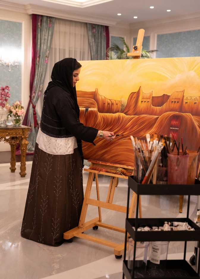 أعمال فنية تحمل تراثاً: إبداع الفنانة السعودية مضاوي الباز في الفن التجريدي