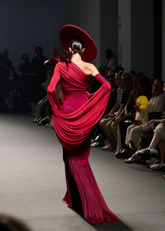 من مجموعة "روبرت وون" خريف و شتاء 2024 للأزياء الراقية