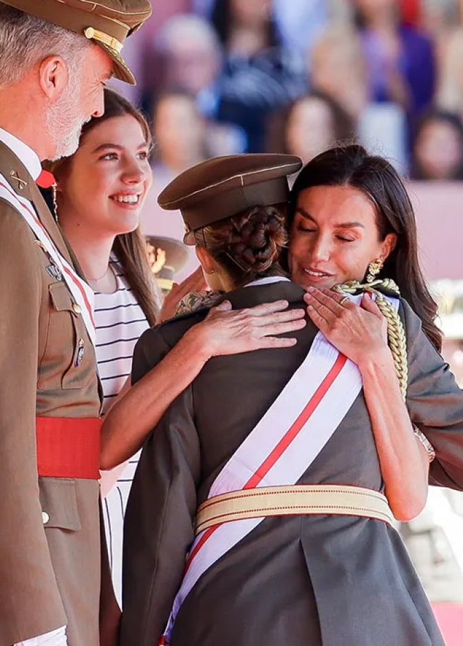 الملك فيليبي والملكة ليتيزيا يحتفلان بتخرج الأميرة ليونور