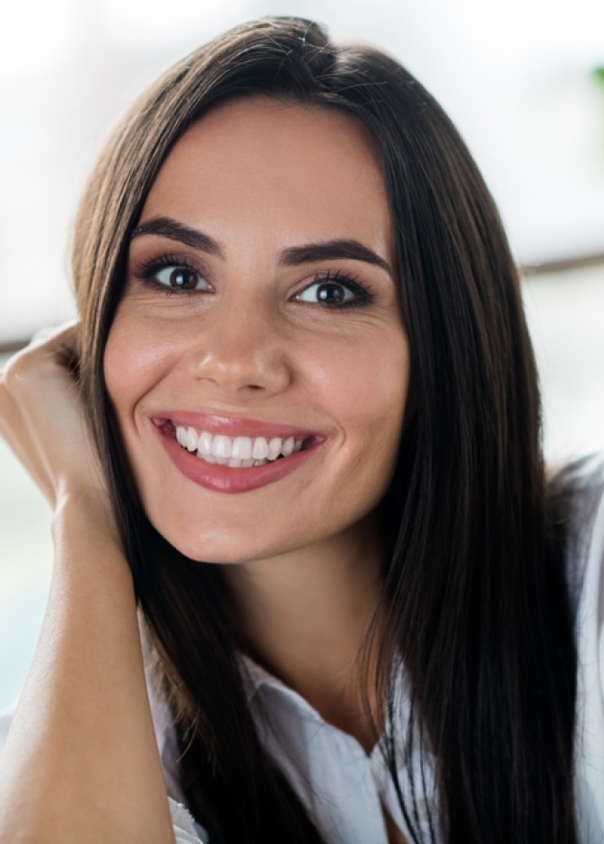 الأسنان المكسورة.. كيف يتم تصليحها بطرق تجميلية؟