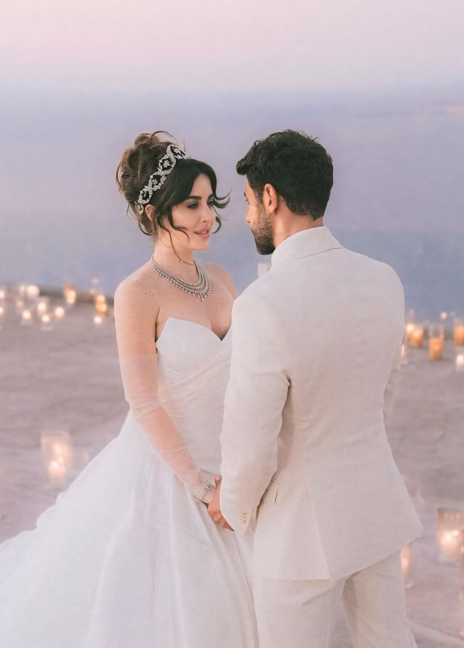سارة ابي كنعان وزوجها خلال حفل زفافهما