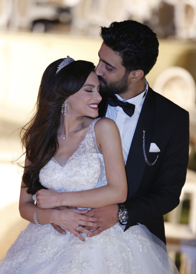 الفنانة كارمن قطعت رحلة شهر عسلها بعد اسبوع