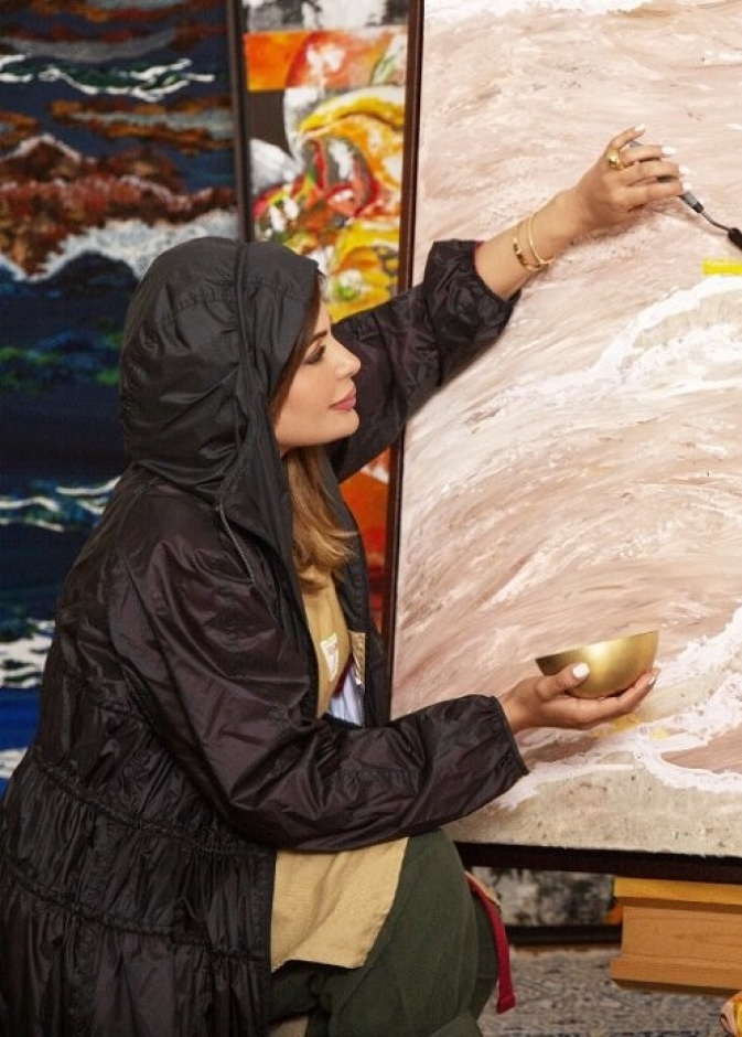 الفنانة مها المزروعي الصورة خاصة بمجلة هي من تصوير آندرو هايلز