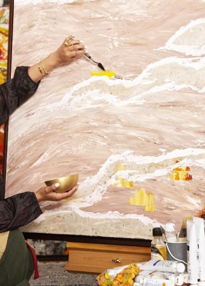 الفنانة مها المزروعي الصورة خاصة بمجلة هي من تصوير آندرو هايلز