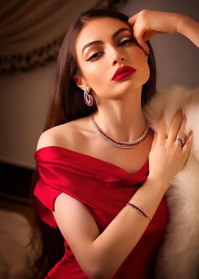  5 سيدات إماراتيات لمعت أسمائهنّ في عالم الموضة والمجوهرات
