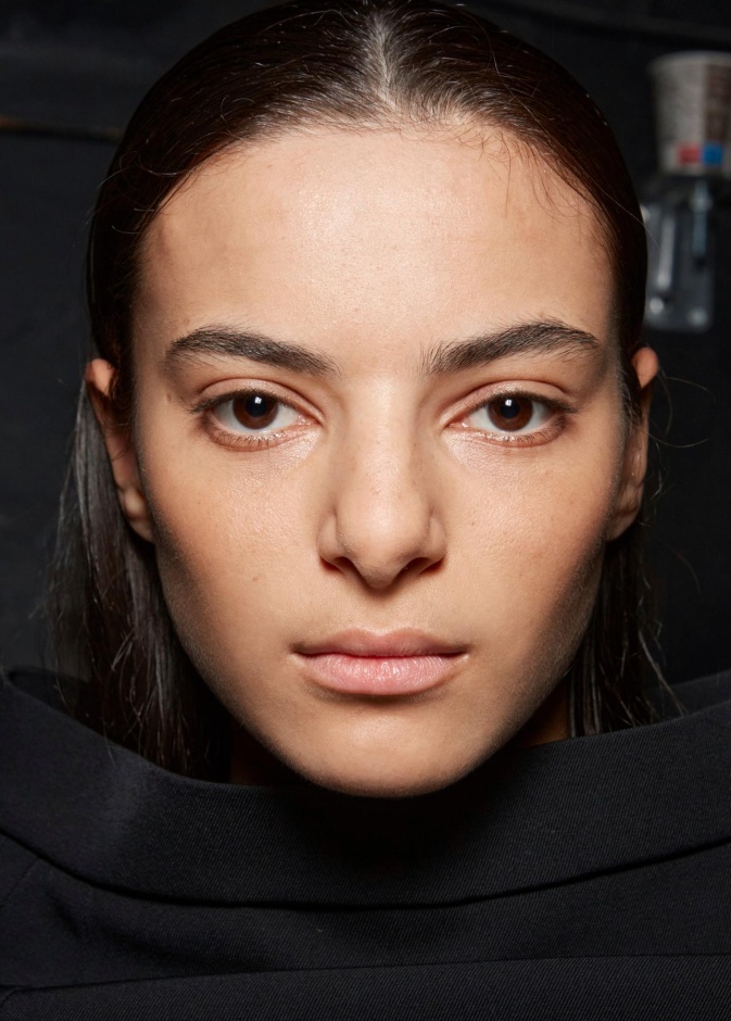 جددّي بشرتك في الخريف بتقشير طبيعي يمنحك إشراقة ساحرة