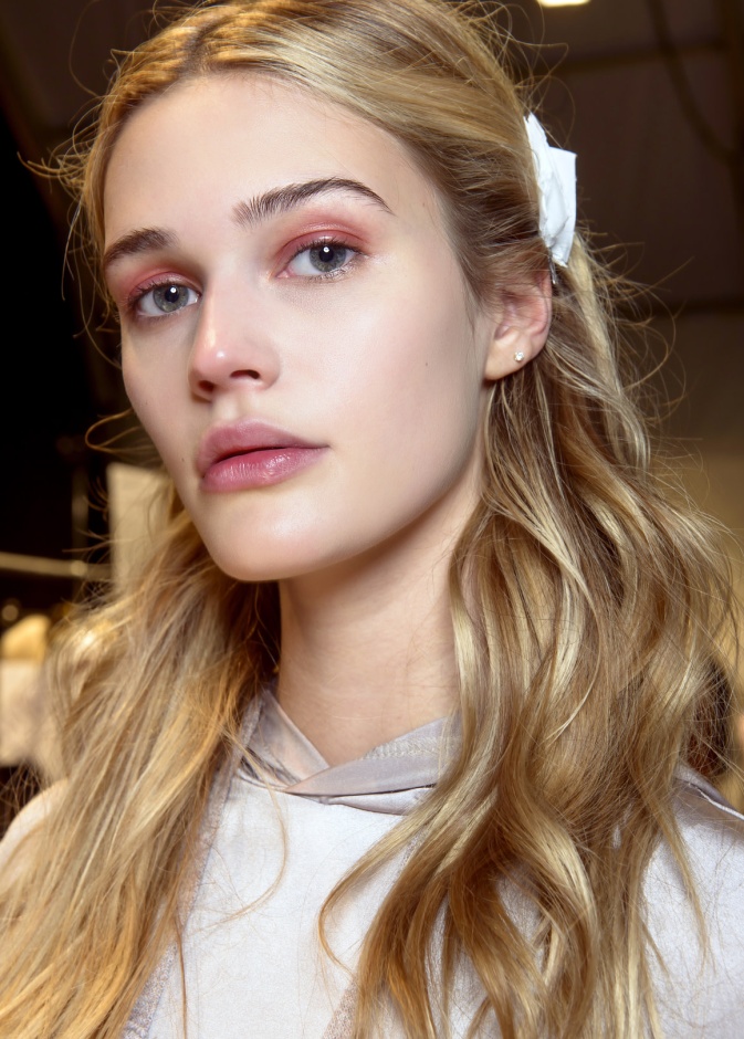 عالجي مشاكل الأذنين بهذه الطرق التجميلية الفعّالة 