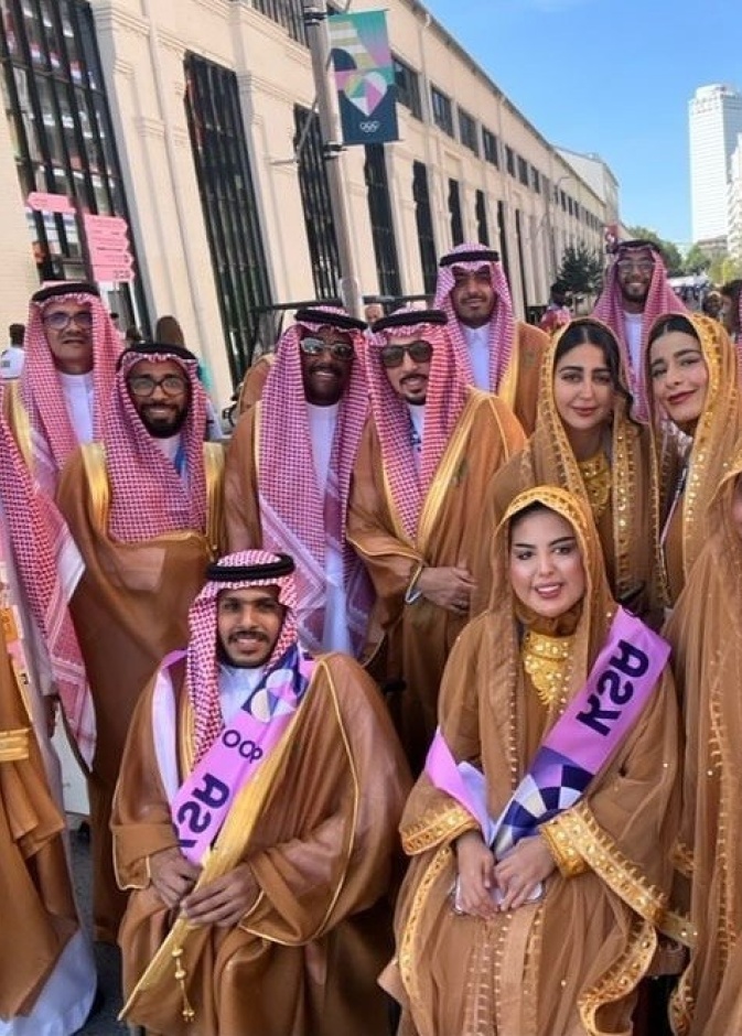 المصممة السعودية علياء السالمي تكشف لـ"هي" تفاصيل تناغم تصاميم البعثة السعودية في أولمبياد وبالارالمبياد باريس 2024 