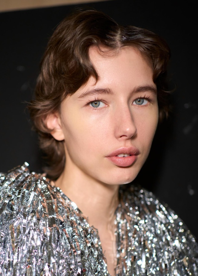 صورة رئيسية أساسيات لا تتخلي عنها عند تنظيف البشرة في الصباح للحصول على بشرة نضرة ومشرقة بشكل طبيعي