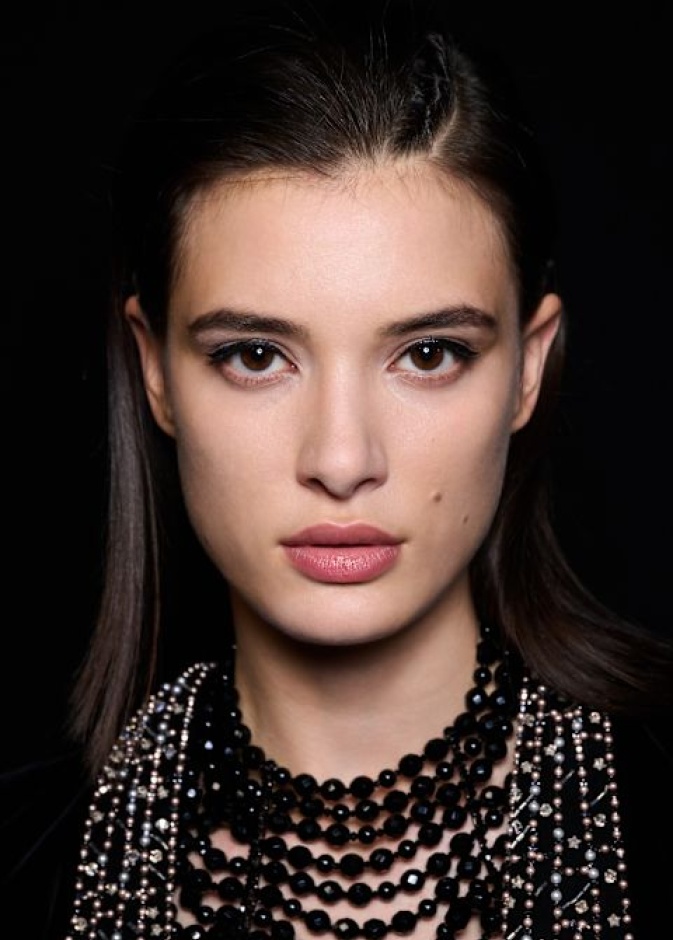 بمناسبة يوم المرأة الإماراتية تعرفي على اسرارها الجمالية على خطى جدّاتها والتي لا تزال ترافقها  حتى يومنا هذا